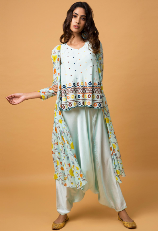 Setelan bawah dan atas dengan motif serasi